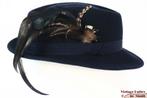 Vintage Dameshoed donker blauw vilt met lange veren 54-55, 134 t/m 140, Meisje, Hoed, Ophalen of Verzenden