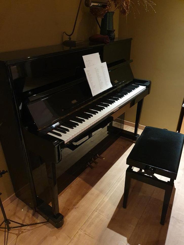 Piano Petrof 116, Muziek en Instrumenten, Piano's, Gebruikt, Zwart, Hoogglans, Ophalen of Verzenden