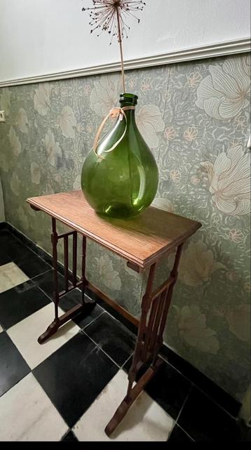 Art Deco Haltafel / Bijzettafel met Sierlijke Pootjes beschikbaar voor biedingen