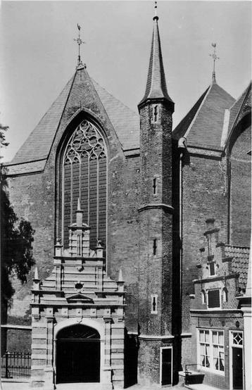 (381-078-013) Enkhuizen Oosterzijde met kosterije beschikbaar voor biedingen