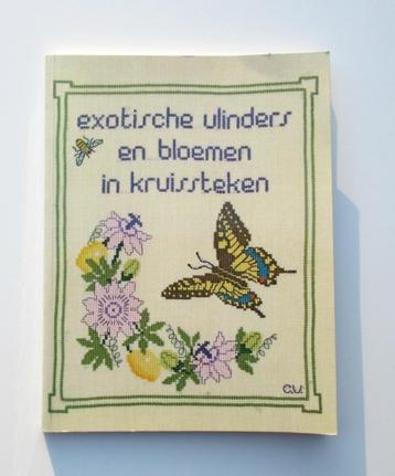 Borduren M4655: Exotische vlinders en bloemen in kruissteek beschikbaar voor biedingen
