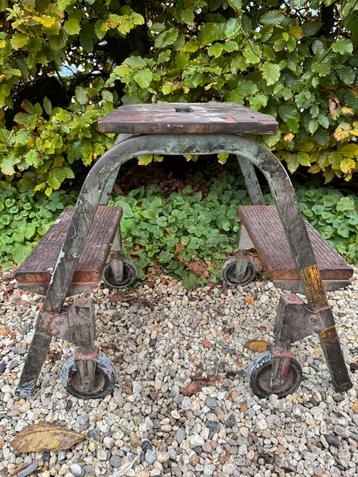 Magazijntrapje trapje op wielen industrieel beschikbaar voor biedingen