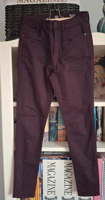 Jeans skinny maat 36/38 bijna nieuw
De kleur van nu!  beschikbaar voor biedingen