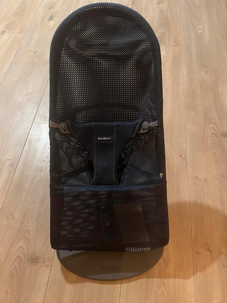 BabyBjörn Bliss Mesh marine blauw wipstoel + 2 speelbogen, Kinderen en Baby's, Wipstoeltjes, Zo goed als nieuw, Wipstoel, Overige merken
