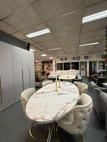 Marmerlook eettafel beschikbaar voor biedingen