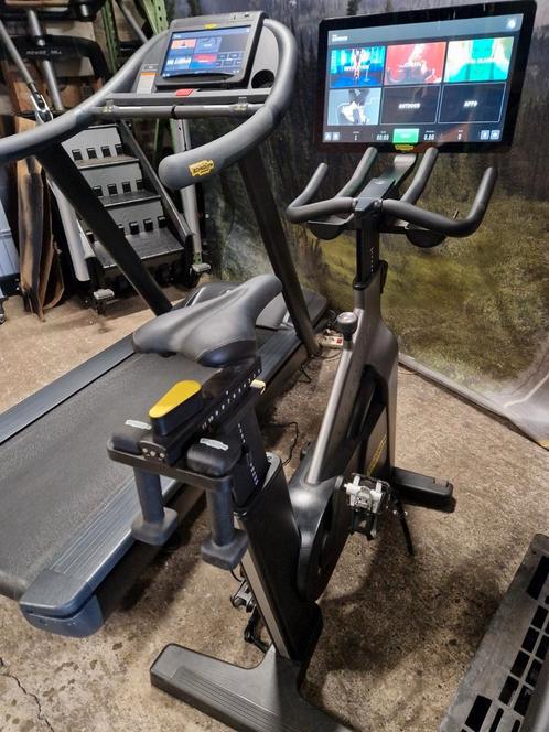 5x Technogym bike met live 22" scherm Demo modellen nieuw!!!, Sport en Fitness, Fitnessmaterialen, Zo goed als nieuw, Ophalen of Verzenden