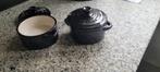 Mini pannetjes aardewerk 2 stuks zwart met wit., Huis en Inrichting, Ophalen of Verzenden, Zo goed als nieuw, Overige materialen