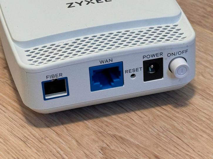 Zyxel FMG3005-R20A Glasvezel Bridge ONT 2.5 Gigabit Snelheid, Computers en Software, Routers en Modems, Zo goed als nieuw, Router met modem