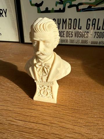 Strauss Buste beschikbaar voor biedingen