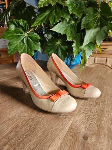 Pumps Virus (39) zo goed als nieuw beschikbaar voor biedingen