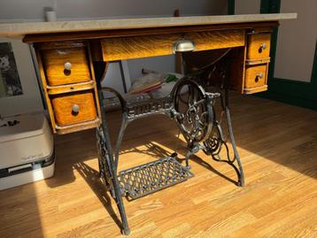 Antieken Singer tafel met blad beschikbaar voor biedingen