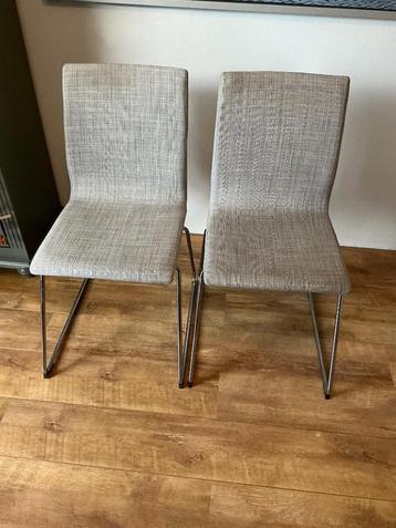 2 eetkamer stoelen samen 15,00 beschikbaar voor biedingen
