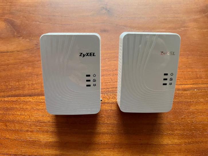 ZyXel PLA5205 powerline-adapter, Computers en Software, Routers en Modems, Zo goed als nieuw, Router, Ophalen of Verzenden