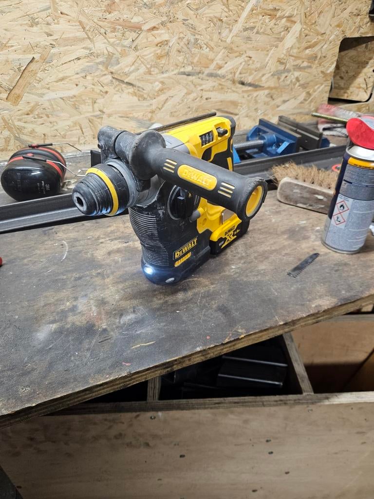 Dewalt accu betonboor, Doe-het-zelf en Verbouw, Gereedschap | Schuurmachines, Ophalen of Verzenden, 1200 watt of meer