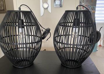 Hanglamp zwart  hout twee sets.