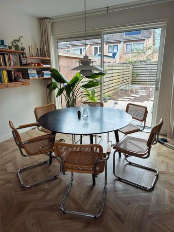 Grote ronde eettafel 140 cm in nette staat! beschikbaar voor biedingen
