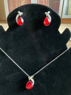 Sieradensetje, zilverkleur, strass en rode steen. Nieuw!!, Nieuw, Ophalen of Verzenden, Rood, Overige materialen