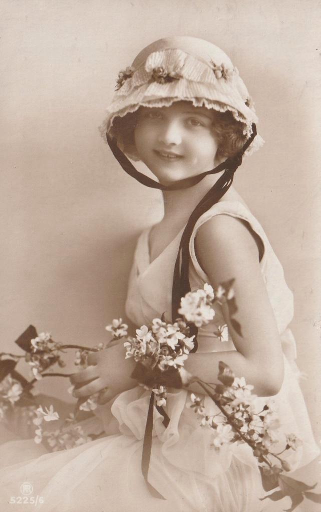 MEISJE JURK HOEDJE UIT 1918 ZEER MOOIE OUDE KAART KJ746, Verzamelen, Ansichtkaarten | Themakaarten, Gelopen, Voor 1920, Kinderen