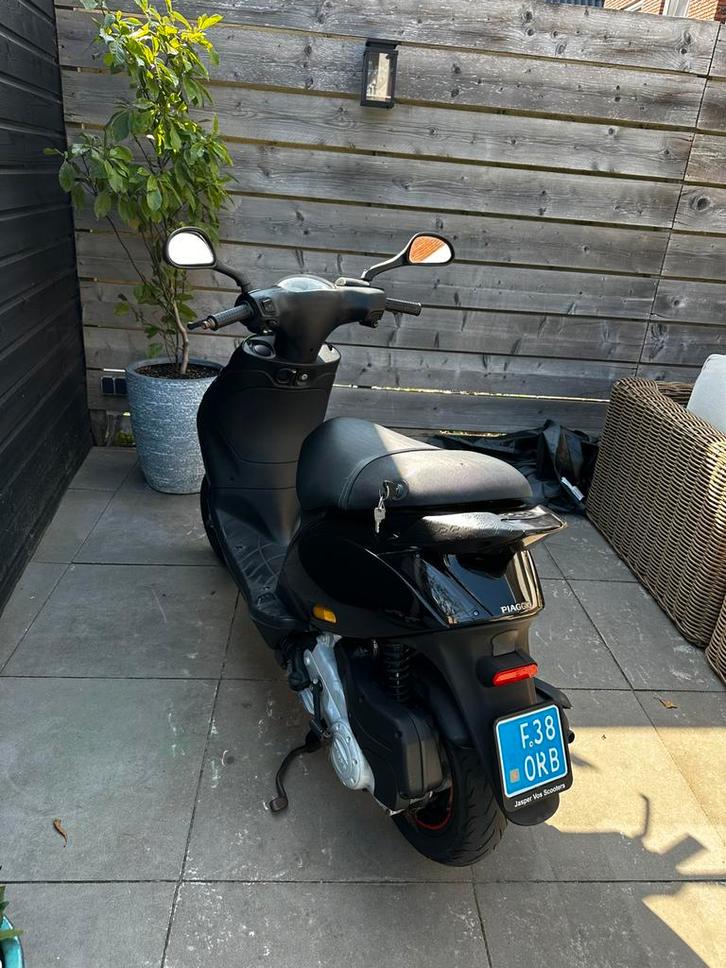 Piaggio Zip 4t 2013 Zwart SP, Fietsen en Brommers, Scooters | Piaggio, Gebruikt, Zip, Maximaal 45 km/u, Benzine, Ophalen