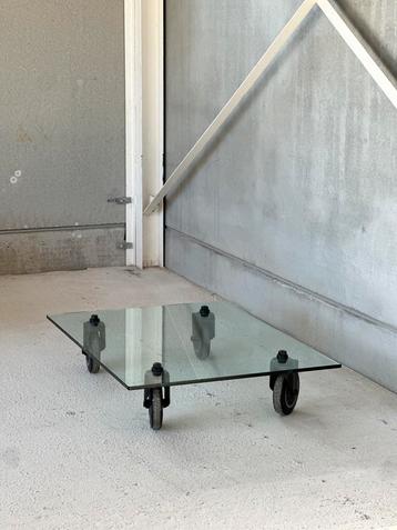 Vintage “Fontana Arte” coffeetable by Gae Aulenti, ca 1980’s beschikbaar voor biedingen
