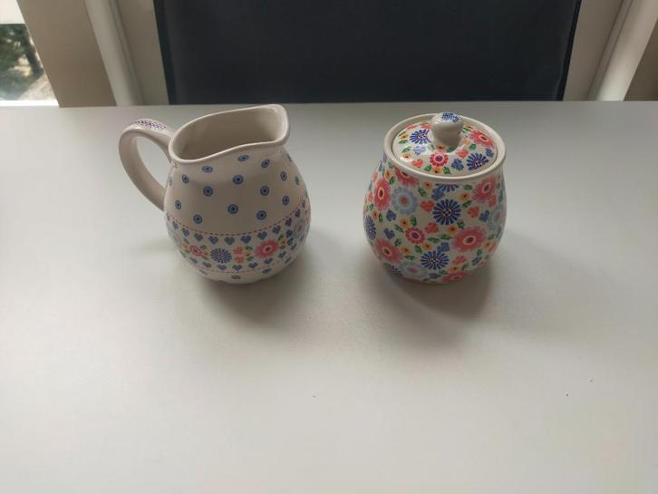 Kakelbont suikerpot en melkkannetje, Huis en Inrichting, Keuken | Servies, Zo goed als nieuw, Overige typen, Overige stijlen, Porselein