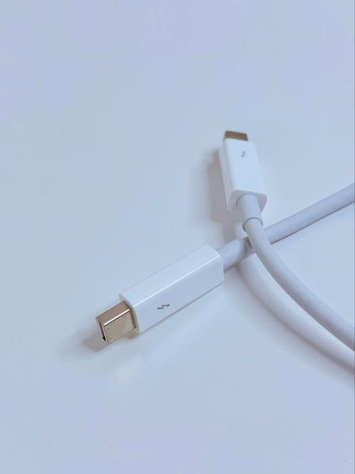 Apple Thunderbolt-kabel 0.5 meter, Computers en Software, Pc- en Netwerkkabels, Zo goed als nieuw, Verzenden