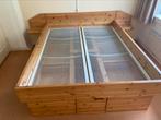 Massief houte bedframe, Ophalen, Tweepersoons, Zo goed als nieuw, 200 cm