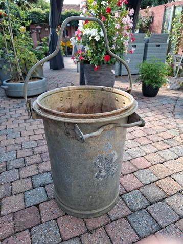 Zinken afval emmer €15 beschikbaar voor biedingen