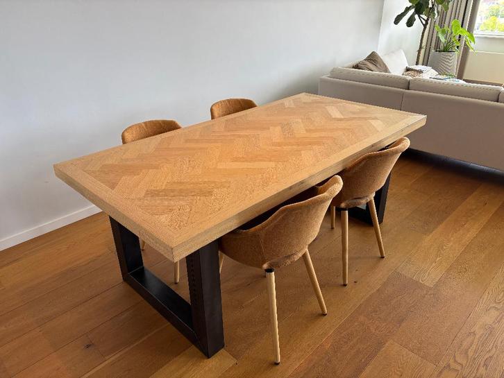 Mooie eikenhouten visgraat eettafel in goede staat, Huis en Inrichting, Tafels | Eettafels, Zo goed als nieuw, 100 tot 150 cm