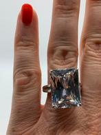 V482 Prachtige zilveren ring heldere steen maat 19, 19 tot 20, Ophalen of Verzenden, X, Dame