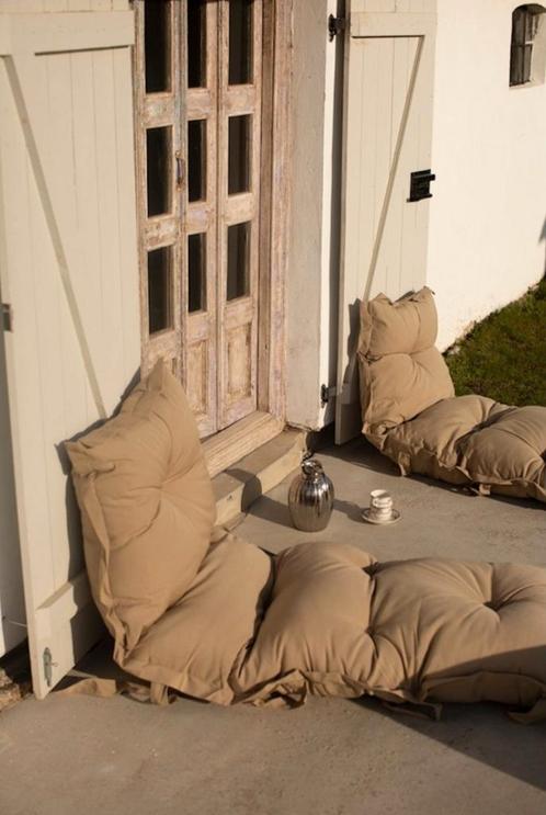 Karup taupe zitkussen / poef / matras voor buiten en binnen, Huis en Inrichting, Woonaccessoires | Kussens, Zo goed als nieuw
