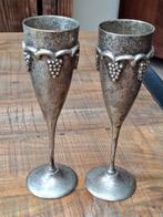 Vintage hoge bekers met druivendecoratie, verzilverde kelken, Antiek en Kunst, Ophalen of Verzenden, Zilver