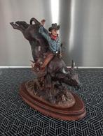 Beeld cowboy op stier 27cm h x 26cm b, Ophalen, Zo goed als nieuw, Dier