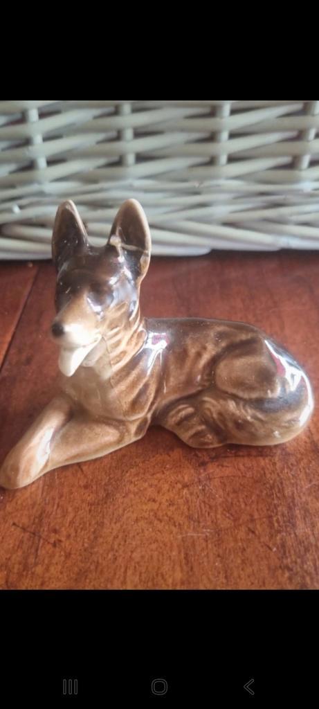 Vintage Herdershond Beeldje - Oor Hersteld, Verzamelen, Beelden en Beeldjes, Gebruikt, Dier, Ophalen of Verzenden