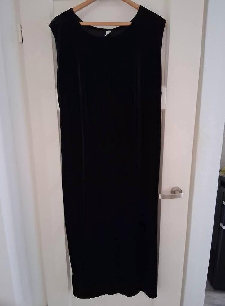 Velours Maxi Jurk - Maat 46, Kleding | Dames, Jurken, Zo goed als nieuw, Maat 46/48 (XL) of groter, Zwart, Onder de knie, Ophalen