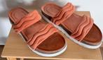 Slippers. Maat 42. SUB55., Kleding | Dames, Schoenen, Slippers, Oranje, Ophalen of Verzenden, Gedragen