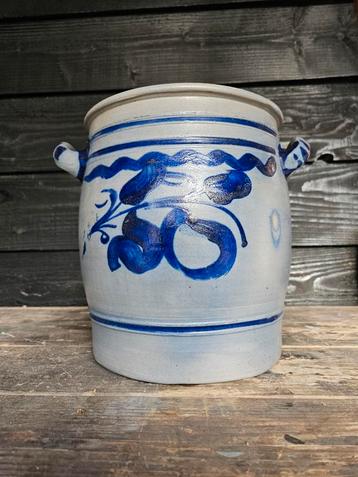 Oude delfts blauwe aardewerk pot beschikbaar voor biedingen