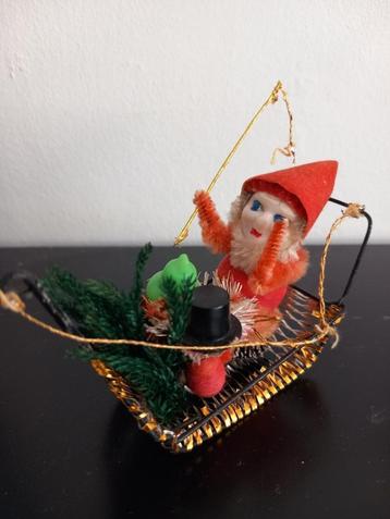 Vintage kerstmannetje in slee beschikbaar voor biedingen
