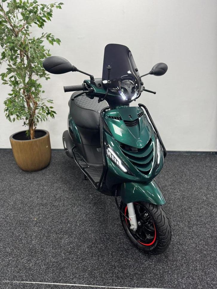 Piaggio Zip | 2024 | Jaguar Green | 1 Jaar Fabrieksgarantie!, Fietsen en Brommers, Scooters | Piaggio, Zo goed als nieuw, Zip