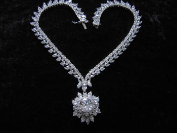 Prachtig Zwaar Zilveren Collier - onderaan een grote Hanger beschikbaar voor biedingen