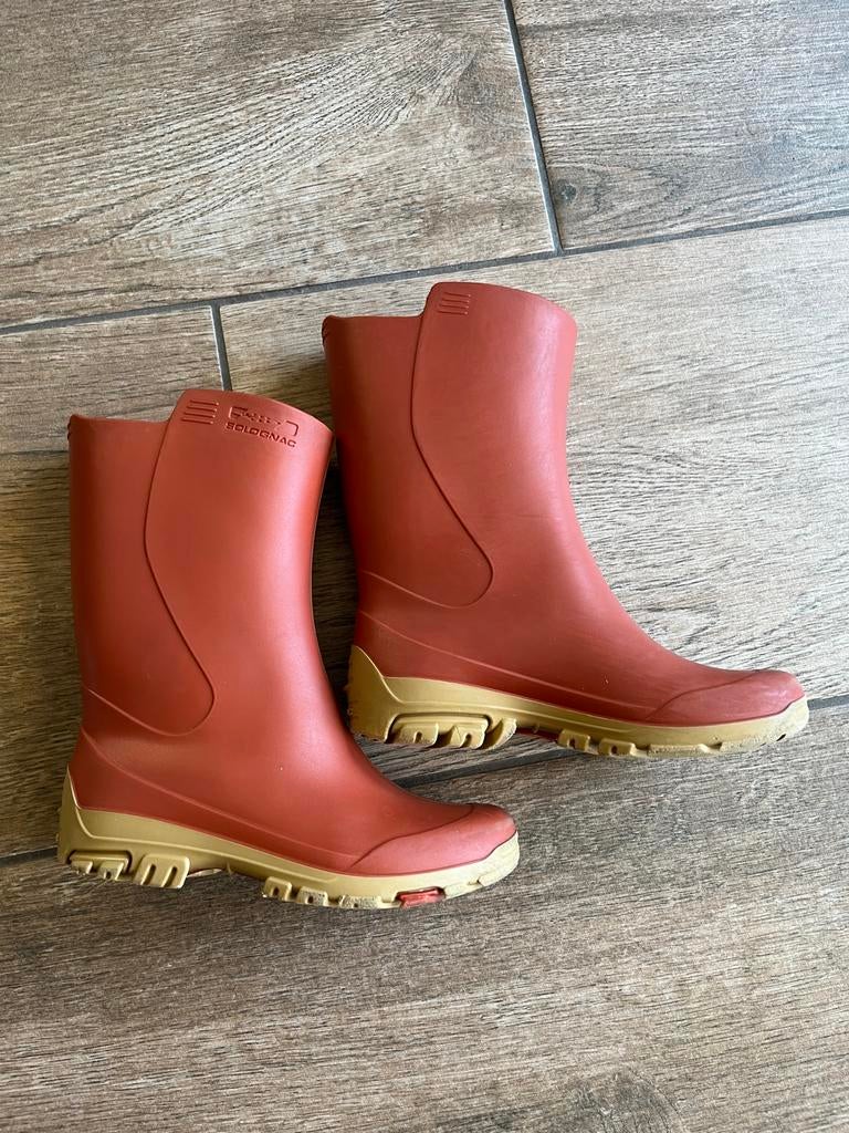 SOLOGNAC Regenlaarzen steenrood maat 27/28 Waterdicht, Ophalen of Verzenden, Gebruikt, Jongen of Meisje, Laarzen