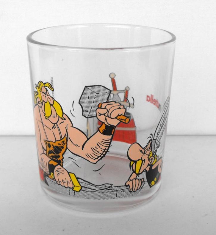 Asterix en Obelix glas Nutella met de smid, Verzamelen, Stripfiguren, Zo goed als nieuw, Beeldje of Figuurtje, Asterix en Obelix
