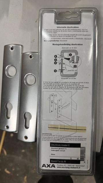 AXA klinkset met schilden beschikbaar voor biedingen