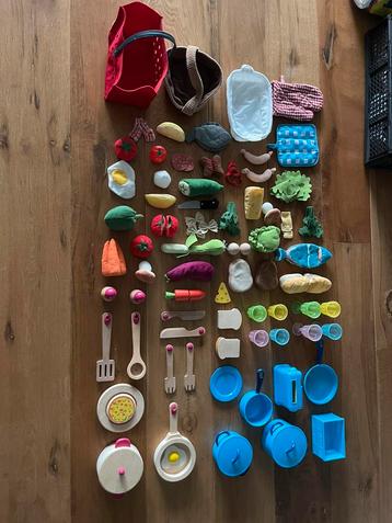 Keuken spulletjes van stof, hout en plastic o.a. van IKEA 