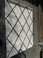 Creme kleur tapijt met zwarte strepen, Ophalen, 150 tot 200 cm, 200 cm of meer, Zo goed als nieuw