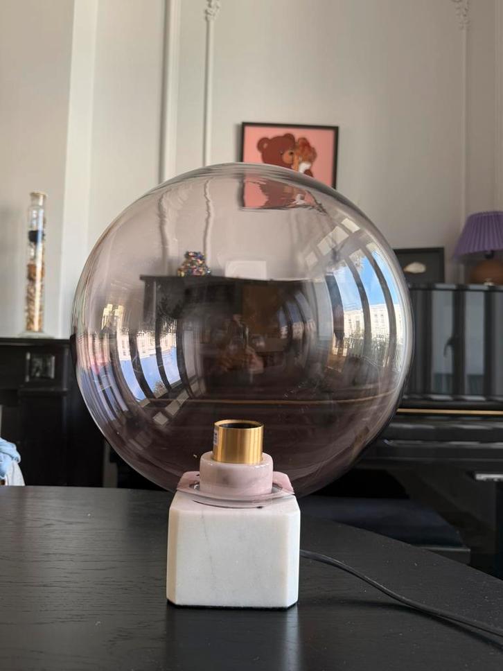 Fest tafellamp roze bol met marmeren voet (ZGAN), Huis en Inrichting, Lampen | Tafellampen, Zo goed als nieuw, Minder dan 50 cm