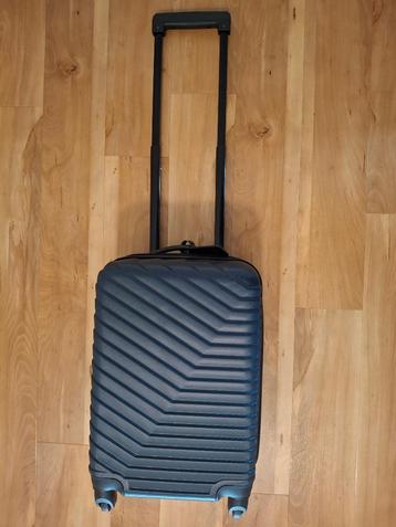 nieuwe donkere hardcase trekkoffers met wieltjes + trekstang beschikbaar voor biedingen