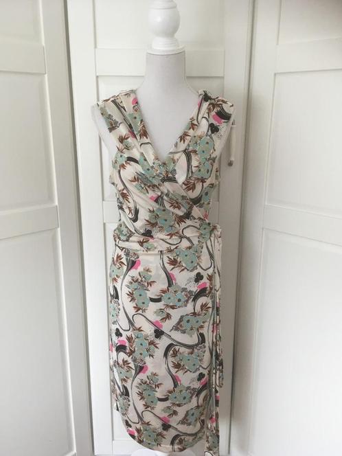 VandenVos ecru kleurige floral wikkel jurk, maat 2 = S, Kleding | Dames, Jurken, Gedragen, Maat 36 (S), Beige, Boven de knie, Ophalen of Verzenden