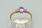 Gouden Vintage ring met roze saffier en diamant. 2025/505, Sieraden, Tassen en Uiterlijk, Ringen, Ophalen of Verzenden, Zo goed als nieuw