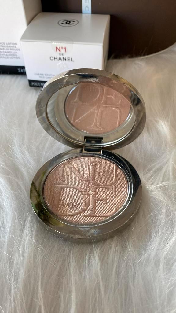 Dior Nude Air Luminizer 002, Sieraden, Tassen en Uiterlijk, Uiterlijk | Cosmetica en Make-up, Nieuw, Make-up, Gehele gezicht, Goud